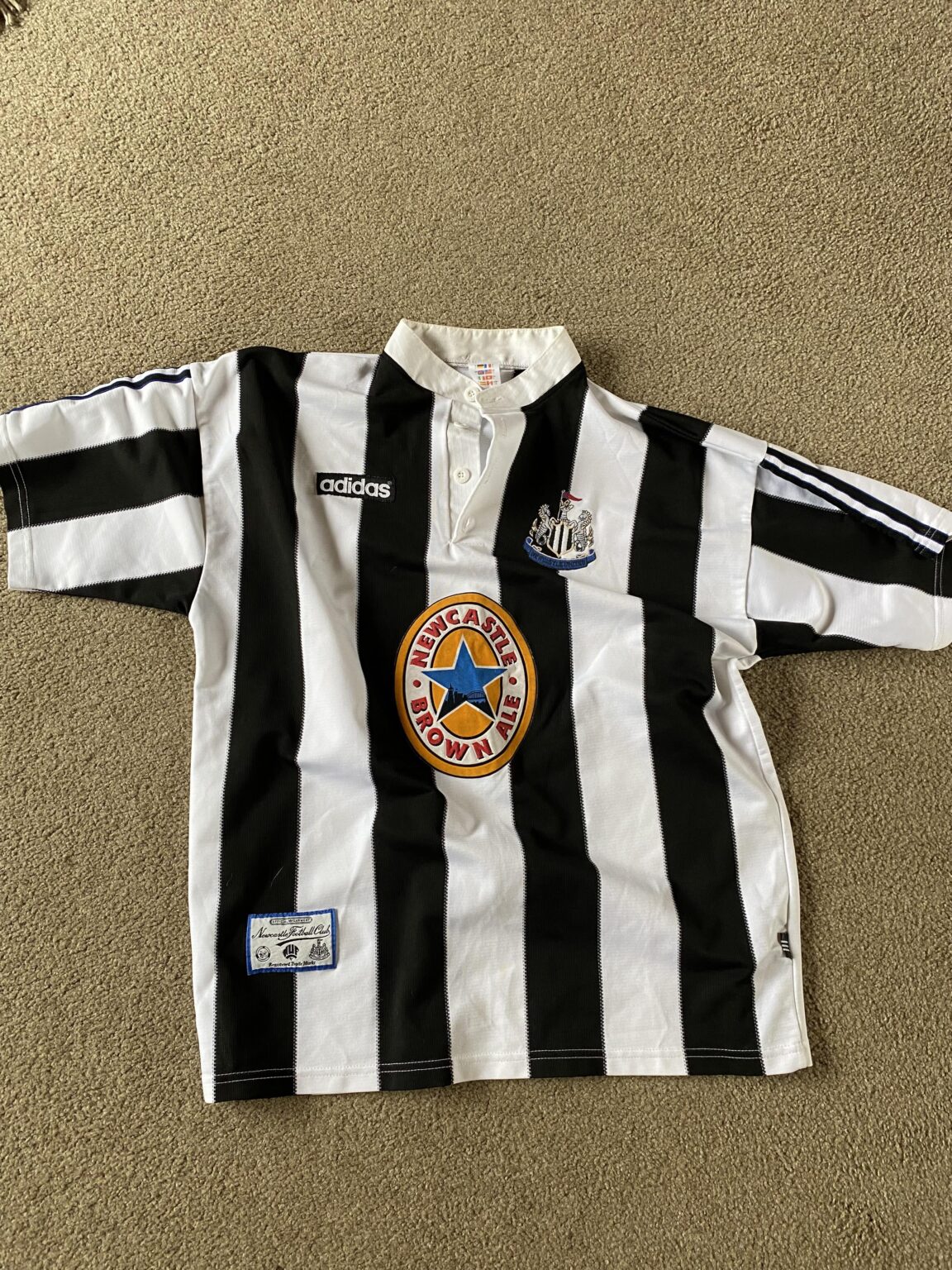 My rents just arrived in NZ today and my dad handed me down his original 96 home shirt.