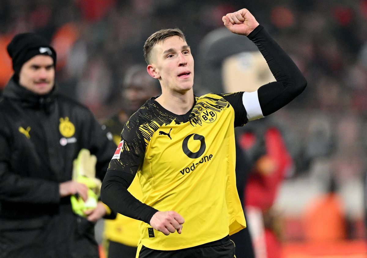 Nico Schlotterbeck gestures