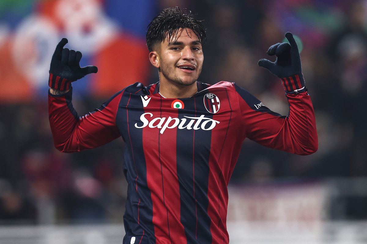 Bologna's Santiago Castro 