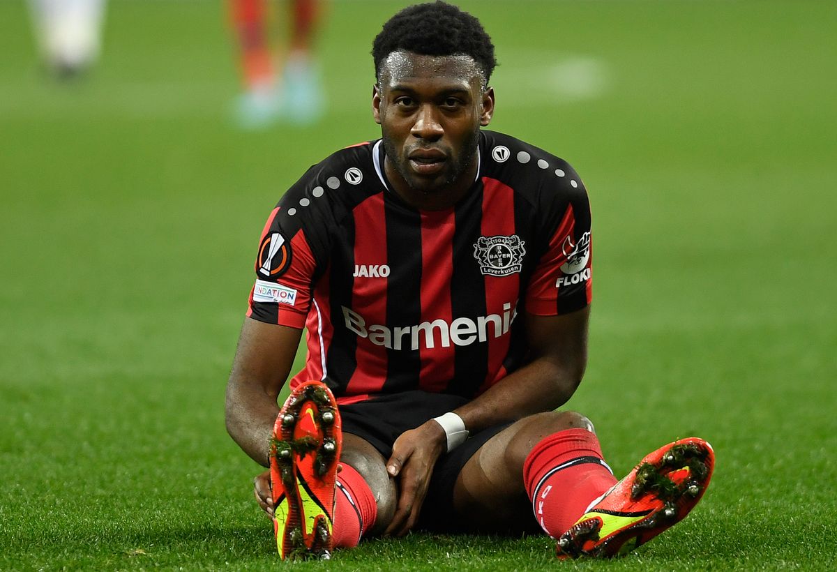 LEVERKUSEN, GERMANY - MARCH 17: Timothy Fosu-Mensah of Bayer 04 Leverkusen injured on the ground during the UEFA Europa League Round of 16 Leg Two match between Bayer Leverkusen and Atalanta at BayArena on March 17, 2022 in Leverkusen, Germany. (Photo by Ralf Treese/DeFodi Images via Getty Images)