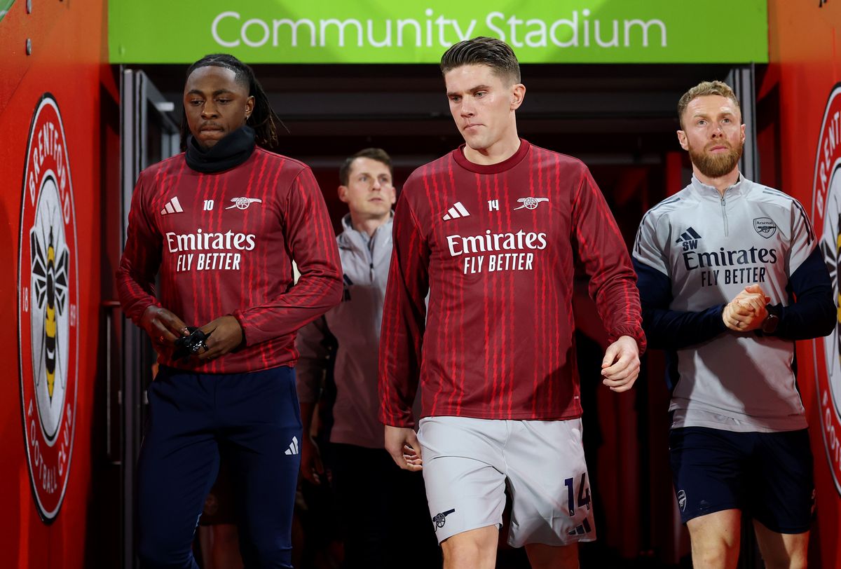 Eberechi Eze and Viktor Gyoekeres of Arsenal walk out to warm up prior to the Premier League match between Brentford and Arsenal at Gtech Community Stadium on February 12, 2026 in Brentford, England.