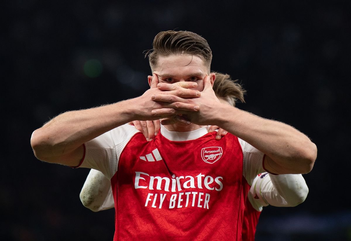 Viktor Gyokeres celebrates scoring Arsenal's fourth goal during the Premier League match between Tottenham Hotspur and Arsenal at Tottenham Hotspur Stadium on February 22, 2026 in London, England.