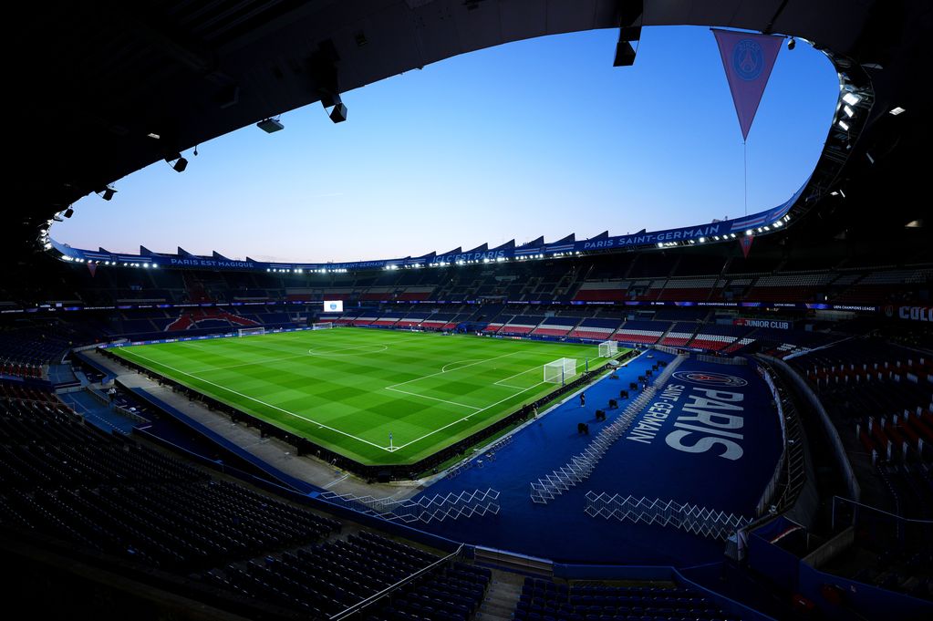 Paris Saint-Germain hosts Chelsea tonight