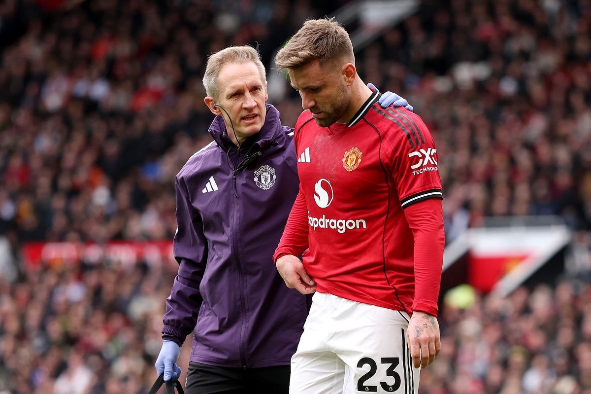 Manchester United's Luke Shaw leaves the field against Crystal Palace
