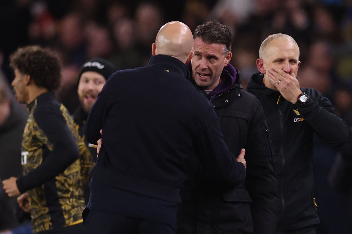 WOLVERHAMPTON, ENGLAND - MARCH 03: Rob Edwards manager / head coach of Wolverhampton Wanderers with Arne Slot manager / head coach of Liverpool after the Premier League match between Wolverhampton Wanderers and Liverpool at Molineux on March 03, 2026 in Wolverhampton, England. (Photo by Catherine Ivill - AMA/Getty Images)