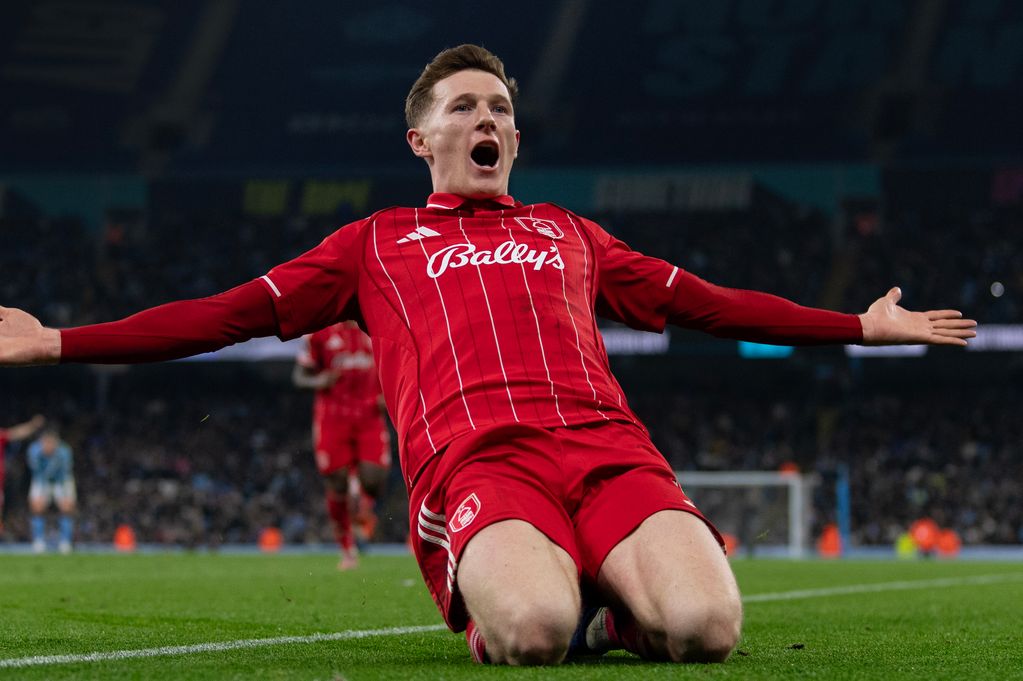 Elliot Anderson celebrates scoring for Nottingham Forest against Man City.