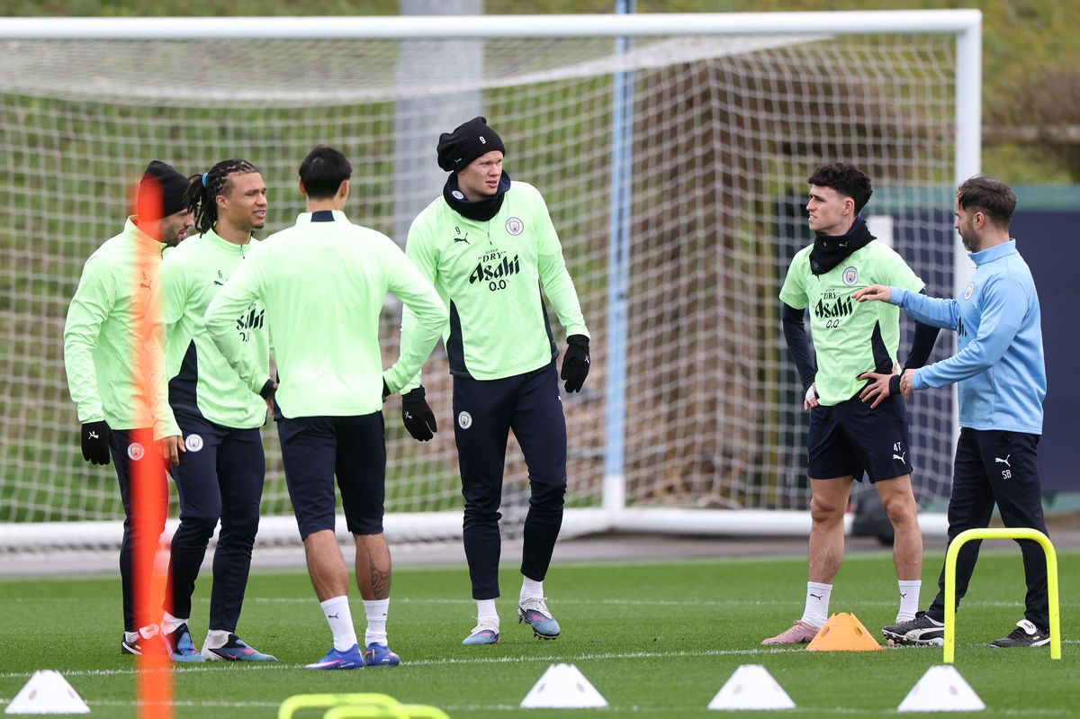 Manchester City's Mateo Kovacic Nathan Ake, Tijjani Reijnders, Erling Haaland and Phil Foden take part in a training session at the Etihad 