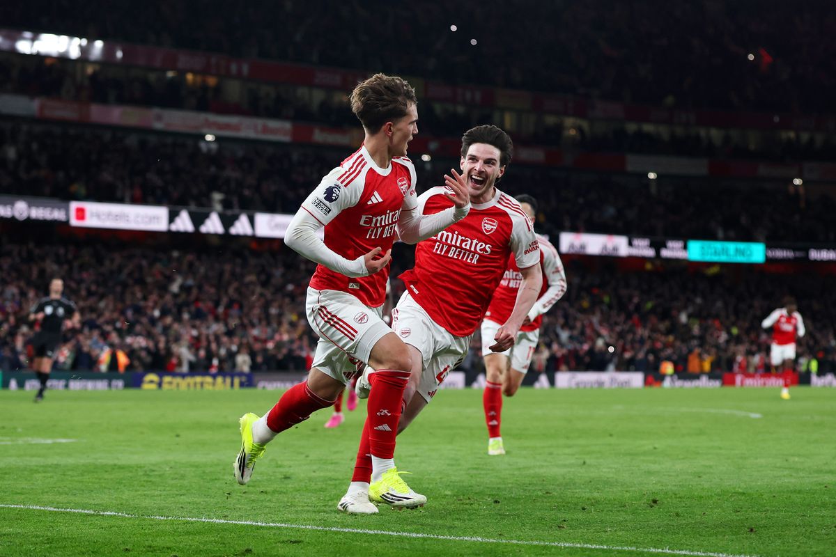 Max Dowman of Arsenal celebrates scoring his team's second goal vs Everton with teammate Declan Rice