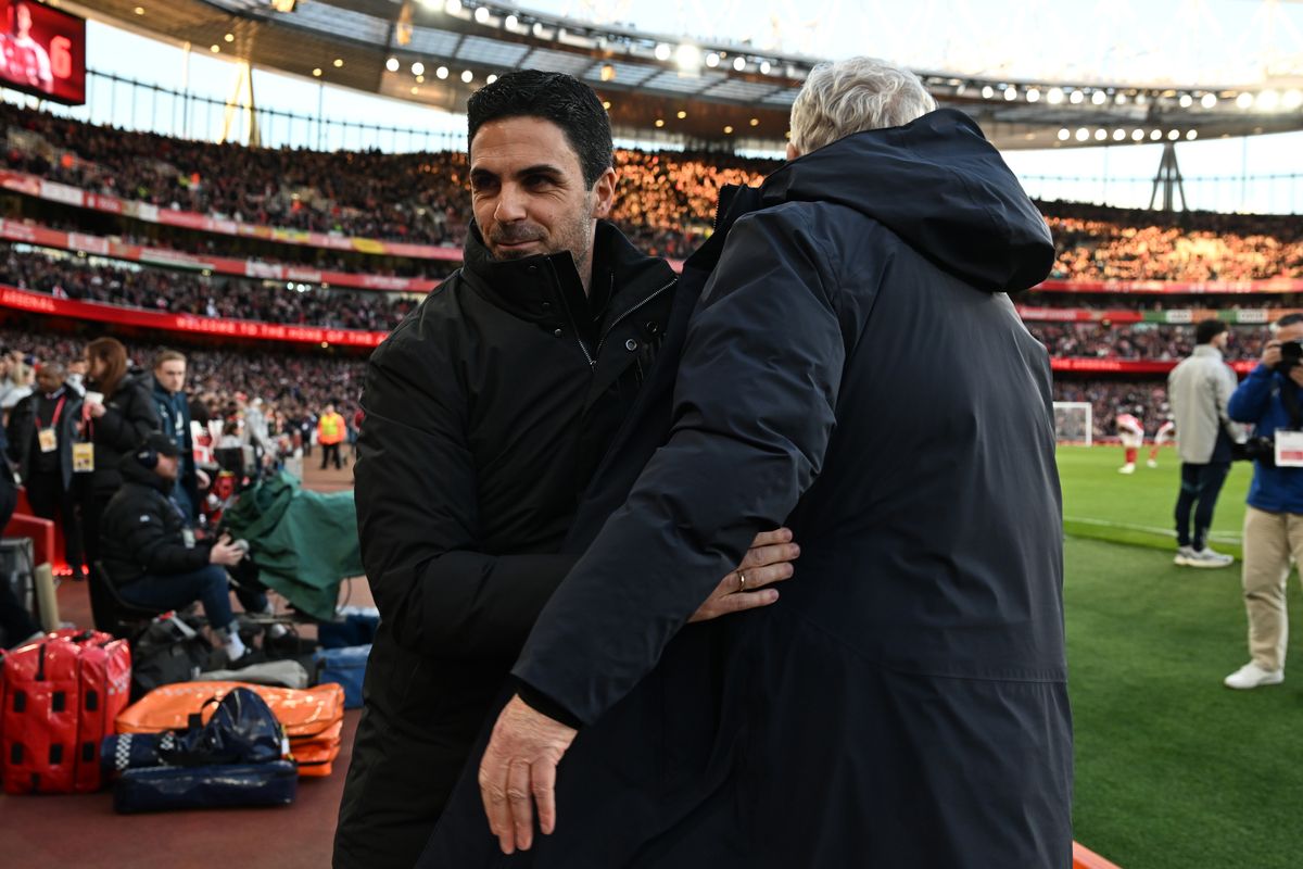 Mikel Arteta with David Moyes before the Premier League match between Arsenal and Everton. Photo by David Price/Arsenal FC via Getty Images