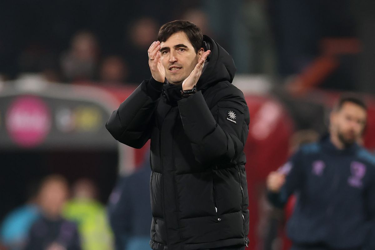 Bournemouth head coach Andoni Iraola reacts after his side drew 2-2 with Manchester United