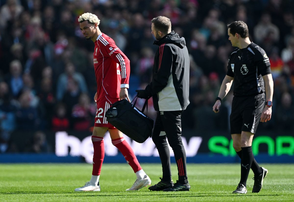 Hugo Ekitike of Liverpool leaves the pitch due to a injury during the Premier League match between Brighton & Hove Albion and Liverpool at Amex Stadium on March 21, 2026 in Brighton, England