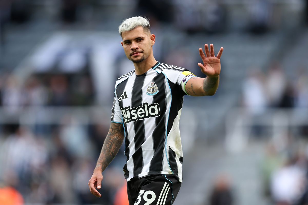 Bruno Guimaraes waves