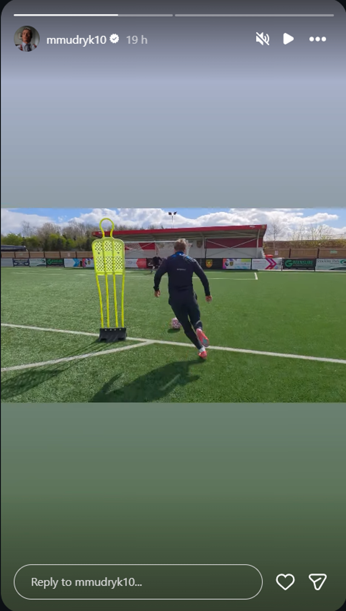 Mykhailo Mudryk trains at the Uxbridge stadium