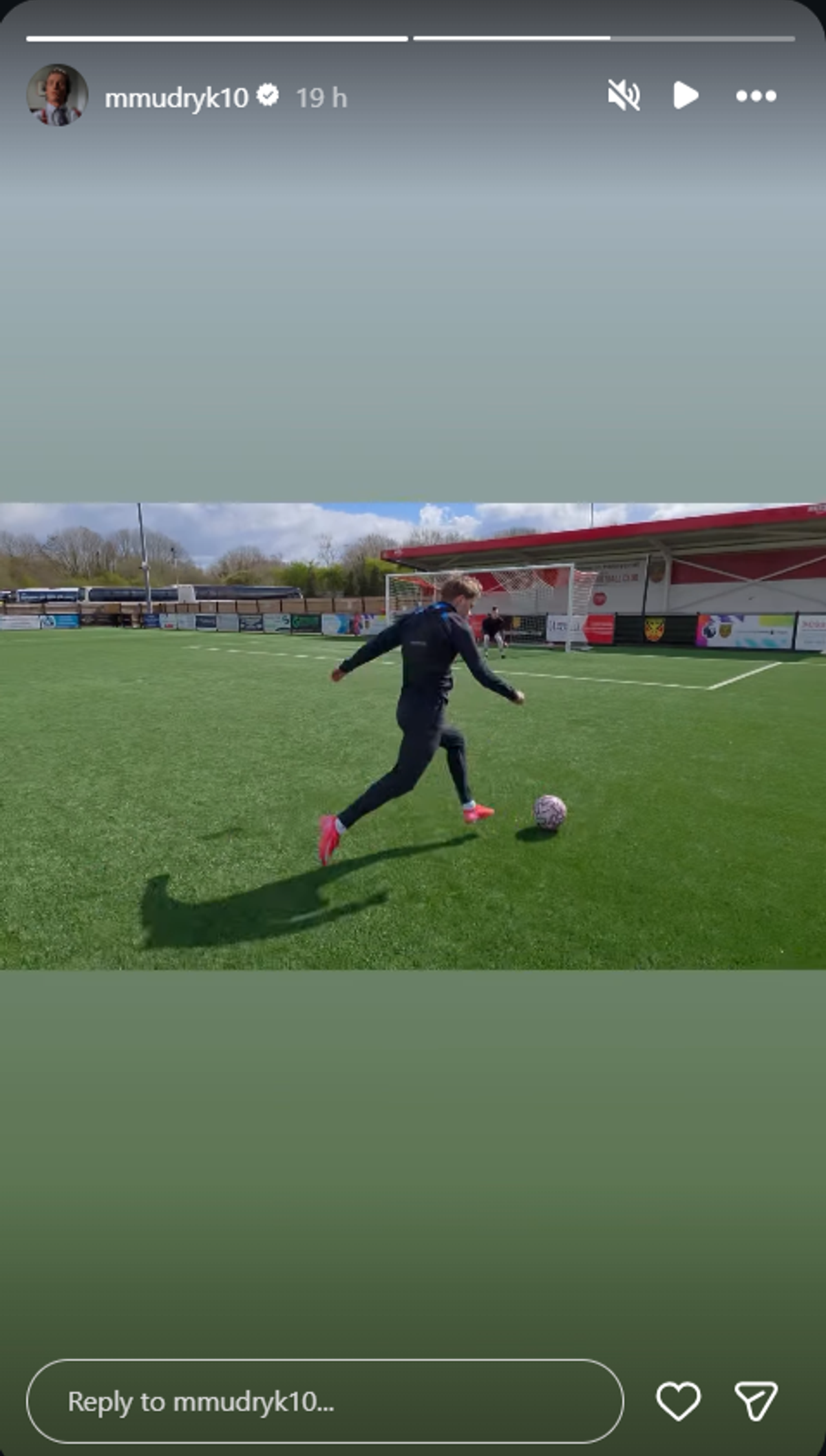 Mykhailo Mudryk trains at the Uxbridge stadium