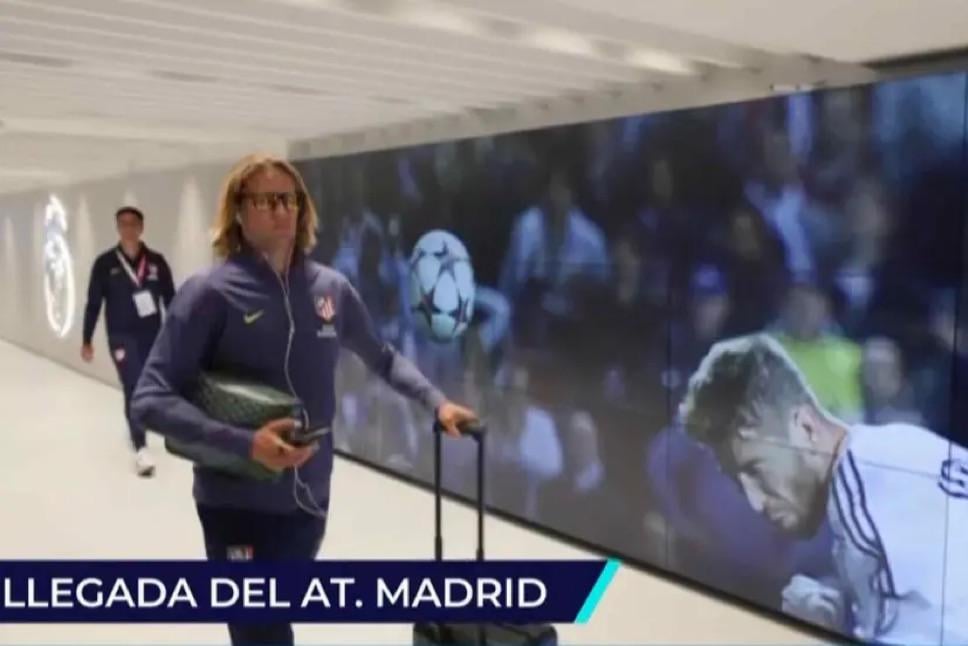 Atletico players got a good view of ramos’ 92:48 goal upon their arrival at the bernabeu😂