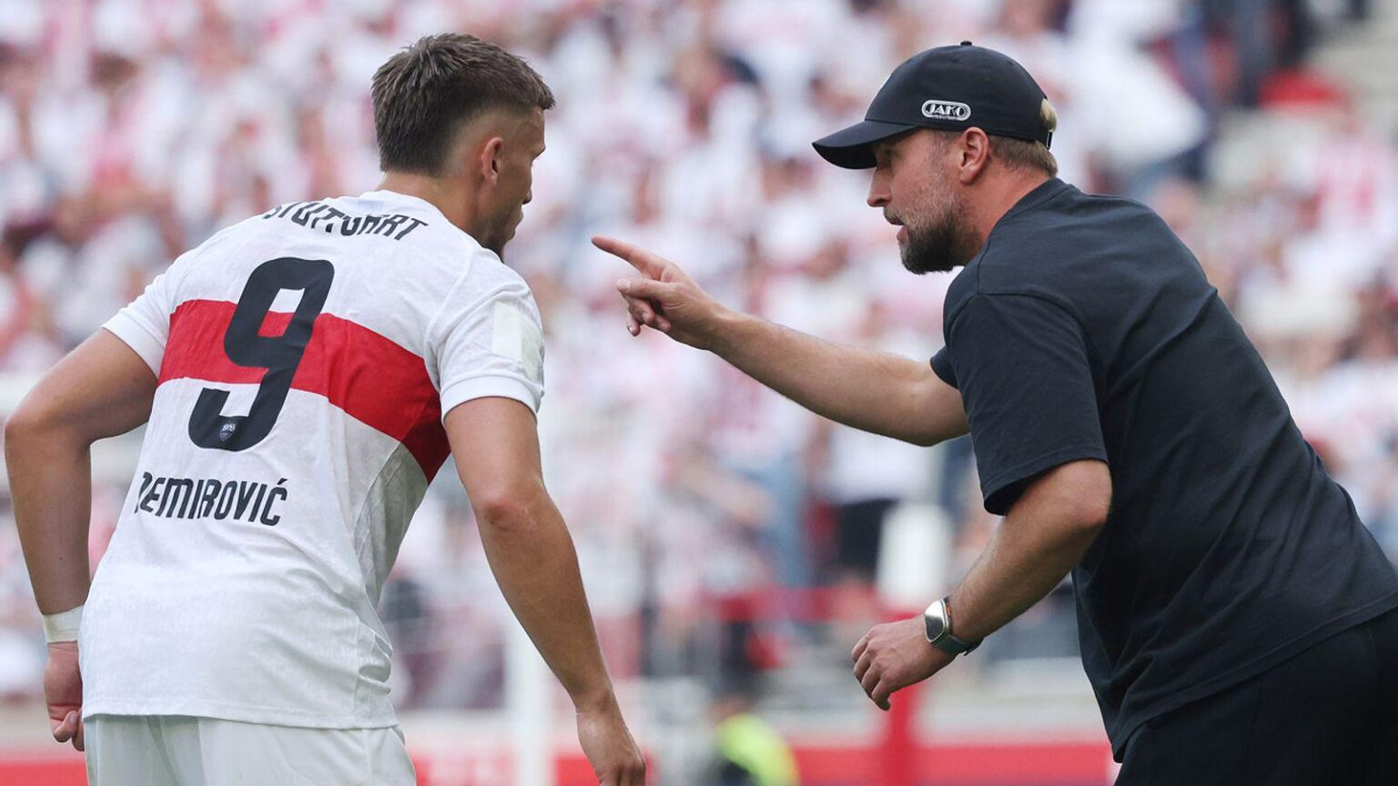 Demirovic adelt Sebastian Hoeneß als besten deutschen Trainer: "Seine Entwicklung spricht für sich. Ich sehe keinen, der besser ist als er oder unter dem ich lieber trainieren würde."