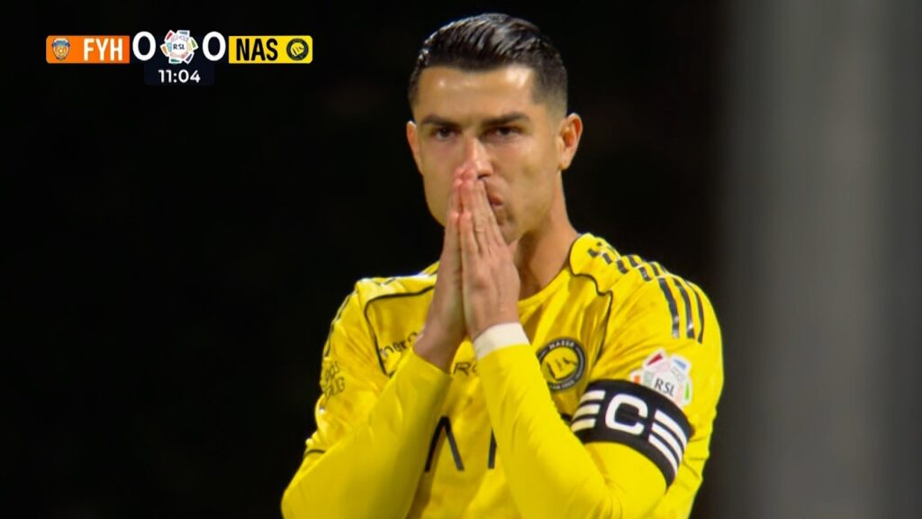 Cristiano Ronaldo MISSES a PENALTY & Gets INJURED! 😲