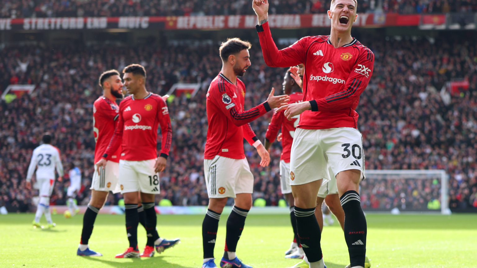 Newcastle United vs Manchester United - Live coverage and how to follow Premier League clash