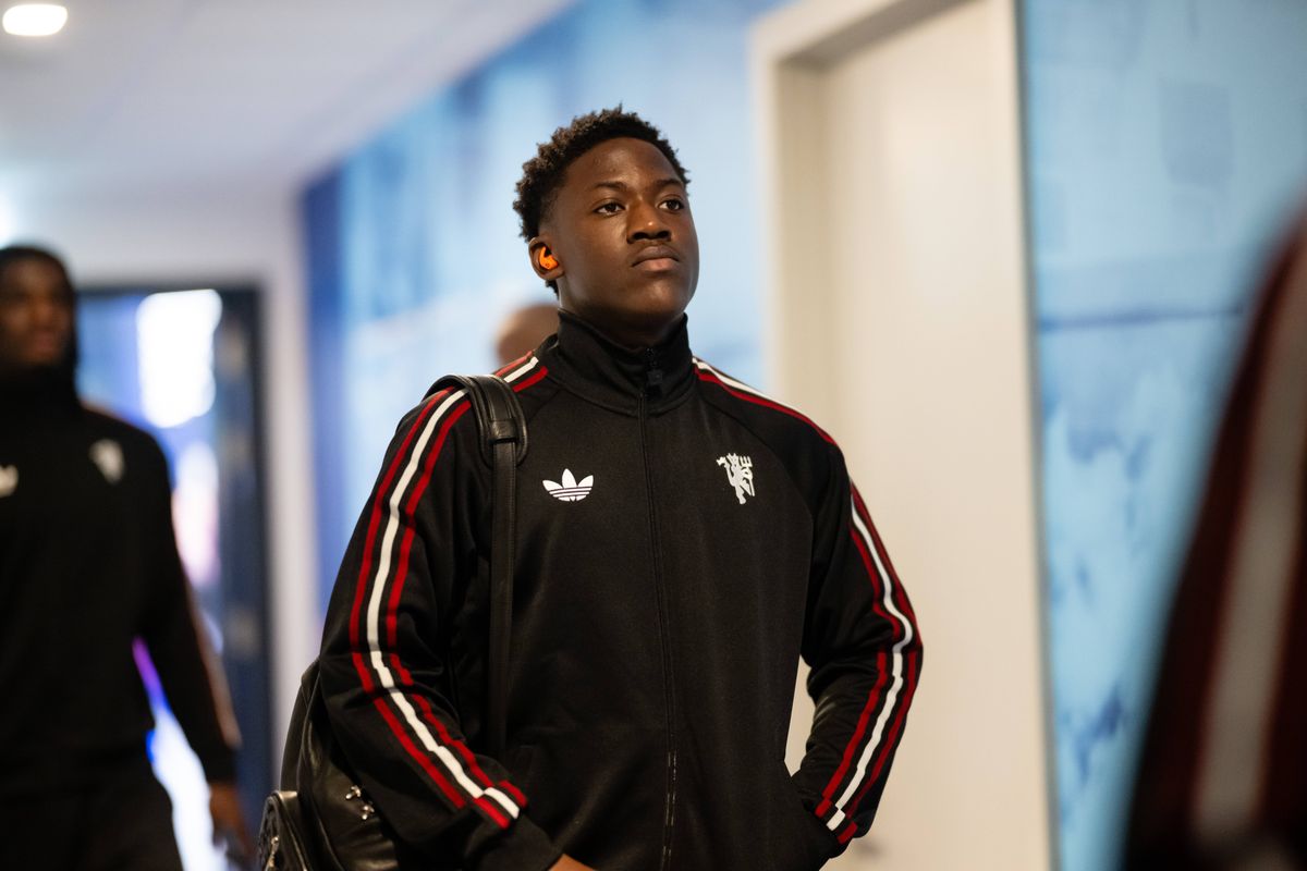LIVERPOOL, ENGLAND - FEBRUARY 23:   Kobbie Mainoo of Manchester United arrives prior to the Premier League match between Everton and Manchester United at Hill Dickinson Stadium on February 23, 2026 in Liverpool, United Kingdom. (Photo by Ash Donelon/Manchester United via Getty Images)