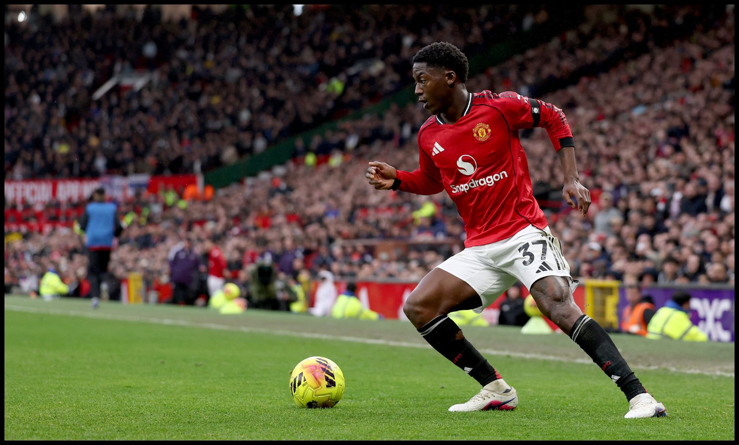 Kobbie Mainoo in action for Man Utd