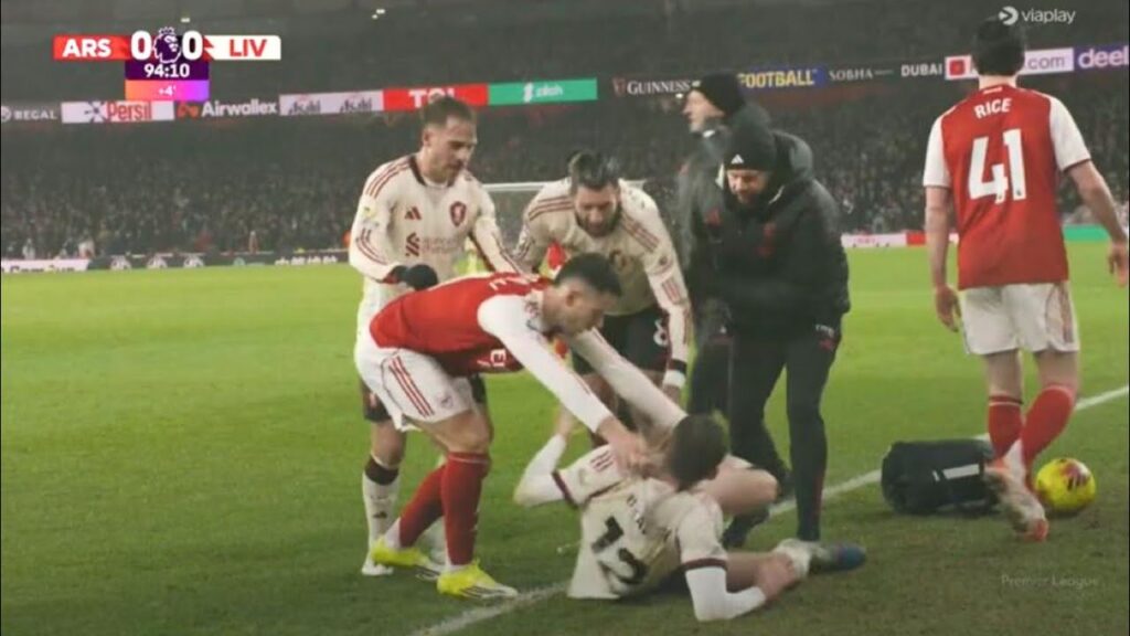 Gabriel Martinelli Pushed Injured Conor Bardley off the Pitch 😳 | Conor Bradley Injury vs Arsenal