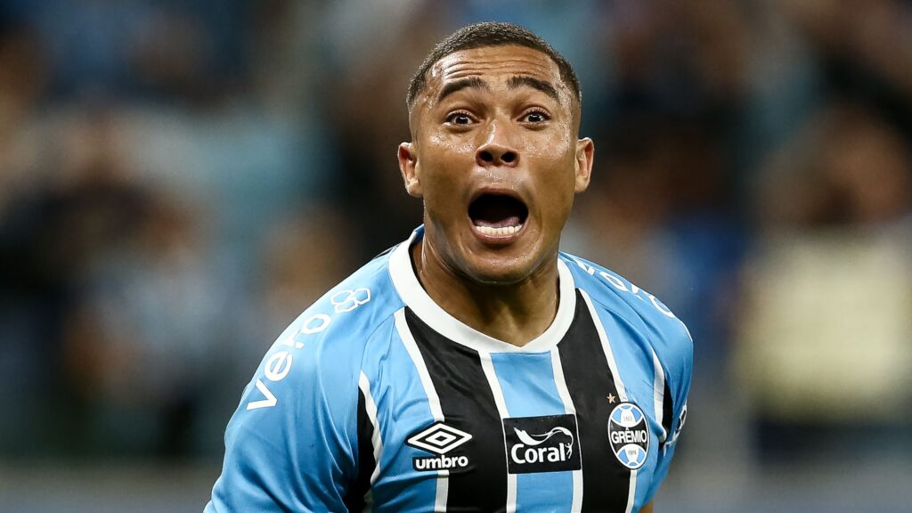 VIDEO: Ex-Fulham striker squirts water at opponent in ultimate sh*thousery moment as rival goalkeeper goes berserk