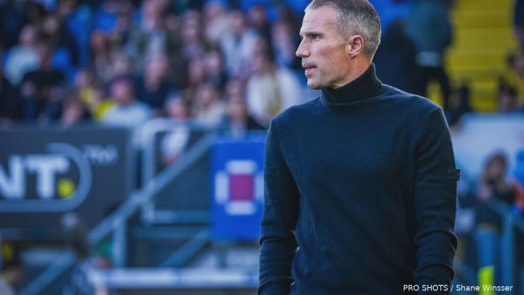 'Van Persie blijft trainer van Feyenoord na overleg in De Kuip'