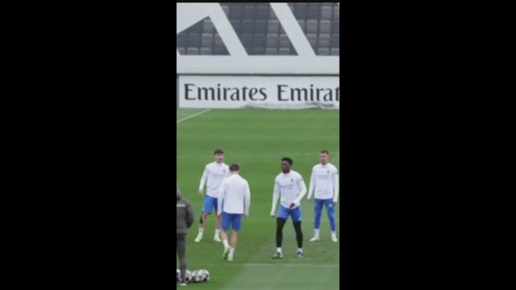 El SHOW de TCHOUAMÉNI en el RONDO del REAL MADRID: lapsus y mucha calidad