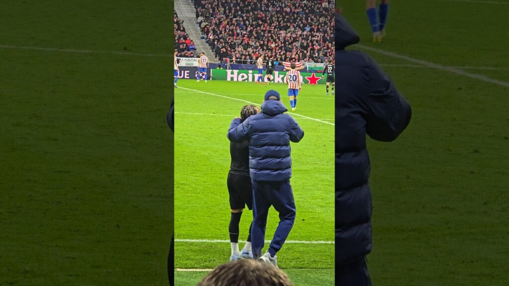 TUDOR GIVES INSTRUCTIONS TO XAVI SIMONS