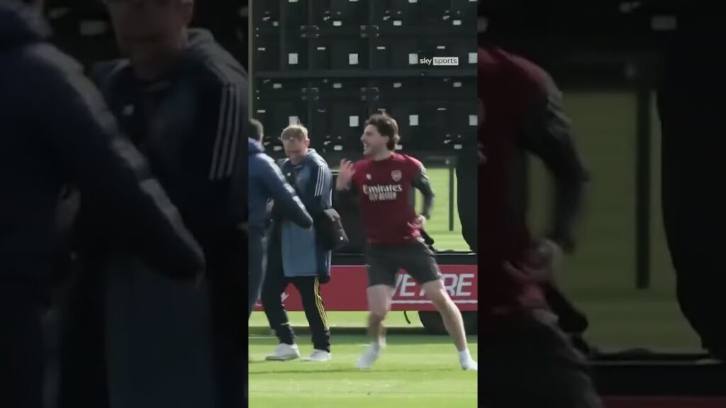 Mikel Arteta chases Declan Rice through the tunnel of slaps 😂