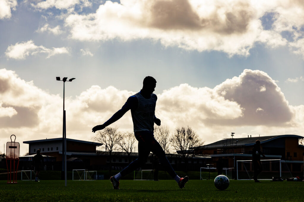 Toti Gomes on the ball during training this week (Photo by Brett Patzke - WWFC/Wolves via Getty Images)