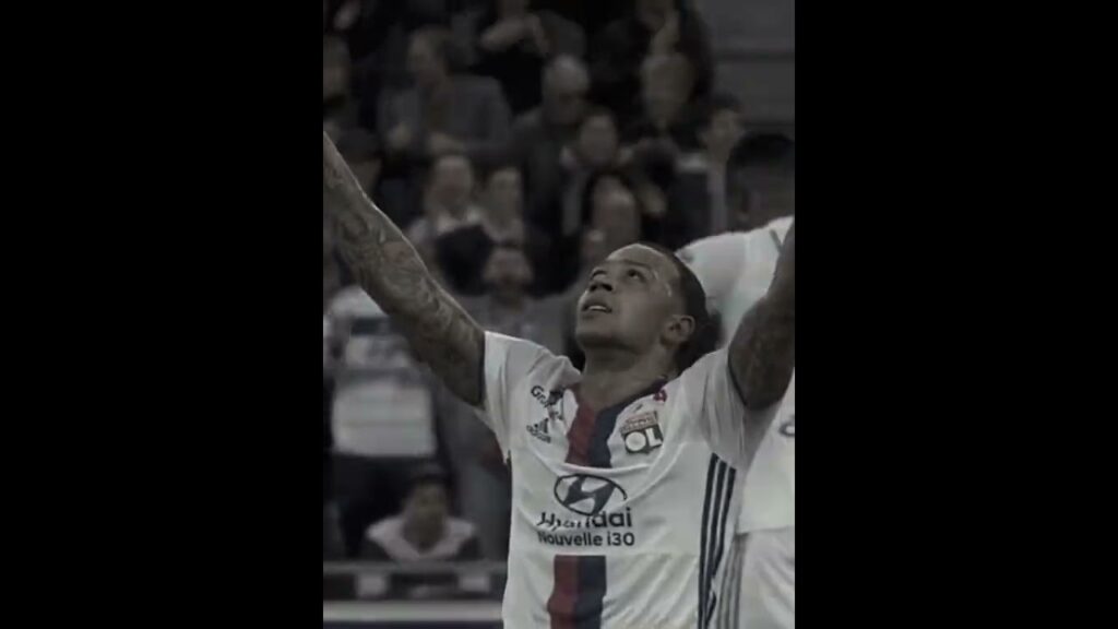 Memphis Depay 🤯🇳🇱 #foot #ligue1 #football #ligue1mcdonalds #footballshorts #soccer #sports #skills