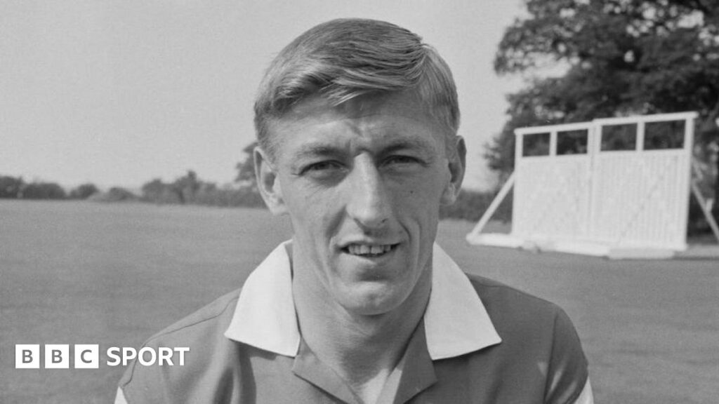 Ex-Arsenal and Northern Ireland defender Billy McCullough dies aged 90 Ex-Arsenal and Northern Ireland defender Billy McCullough dies aged 90