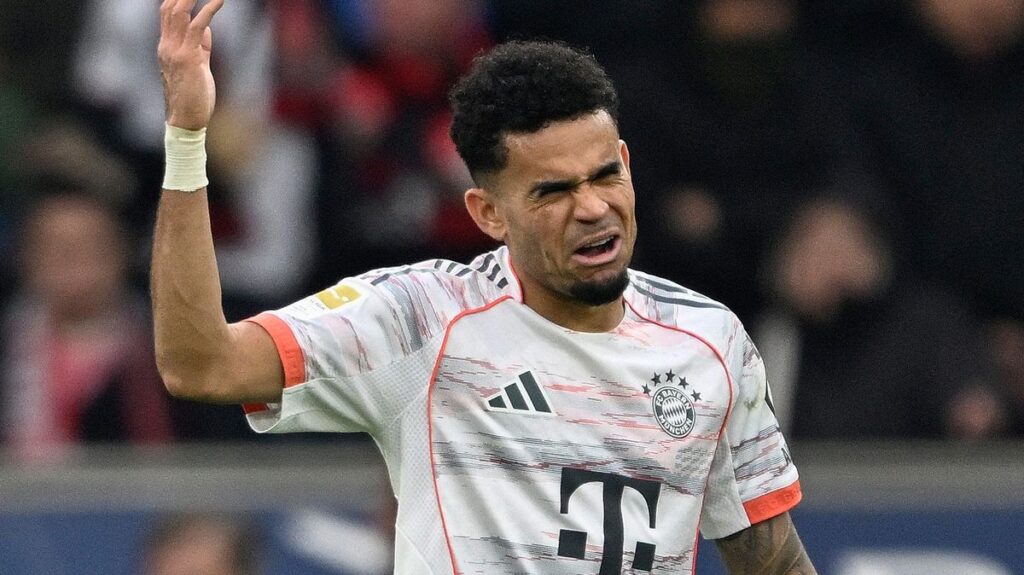 Luis Diaz in another moment of madness as ex-Liverpool star at center of red card chaos