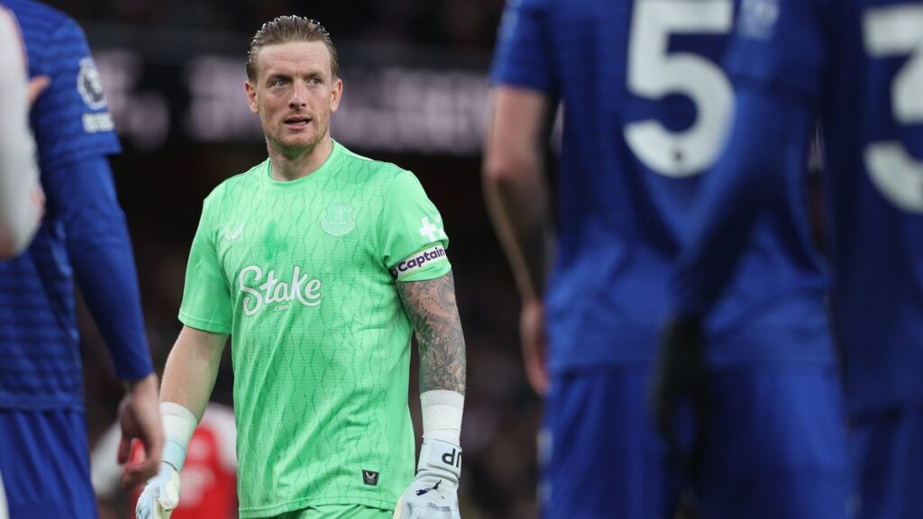 Jordan Pickford's dressing room reaction to Arsenal error as Everton disappointment clear