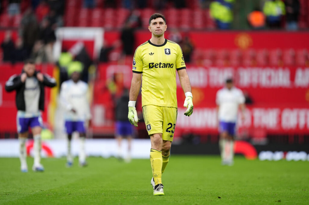 Supporting image for story: Rob Edwards on his Wolves start and developing style of play