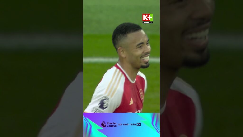 Thẻ vàng lãng xẹt của Gabriel Jesus 😅😂
