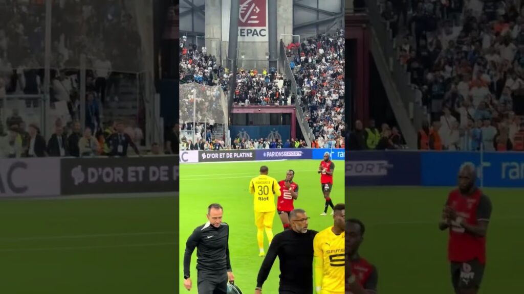 Hommage à Mandanda 🇫🇷 par le Vélodrome ! 🩵🤍 #TeamOM #OMSRFC #ExOM