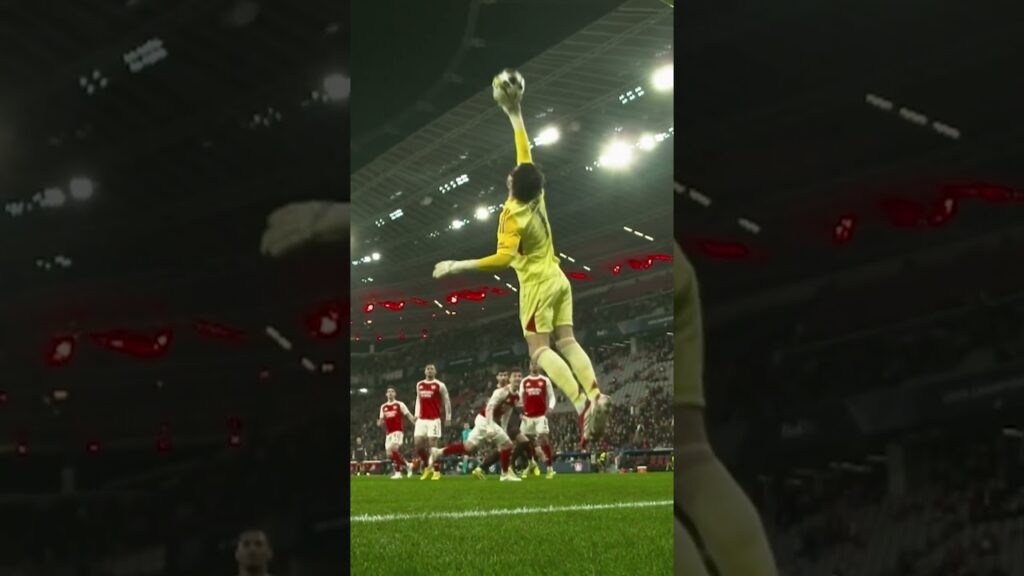 STUNNING DAVID RAYA SAVE!