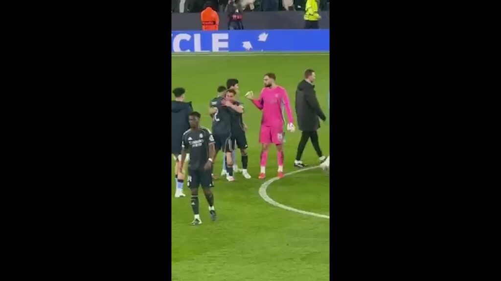 El cariñoso gesto de CARVAJAL con TRENT  tras la victoria del MADRID vs. MANCHESTER CITY