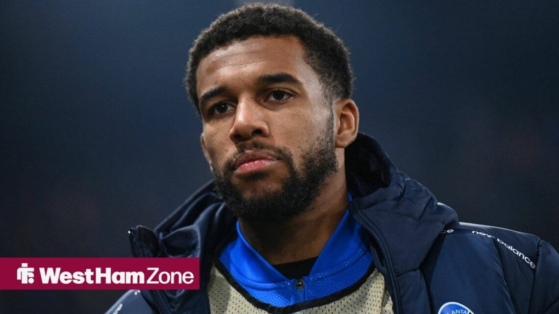 Isak Hien warming up for Atalanta