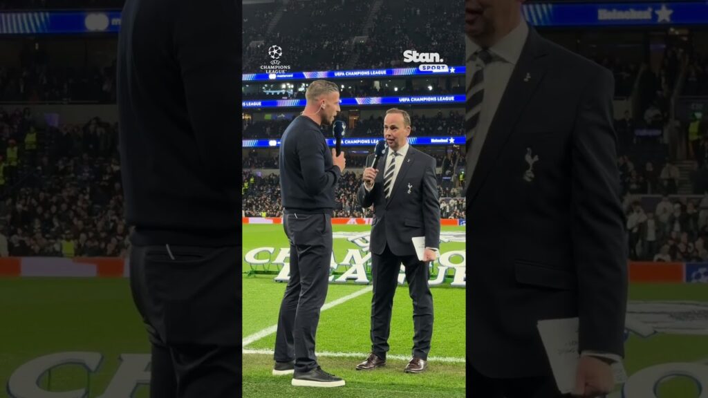 Toby Alderweireld visits Tottenham Hotspur stadium in front of Spurs fans 🥳 #UCL #Spurs