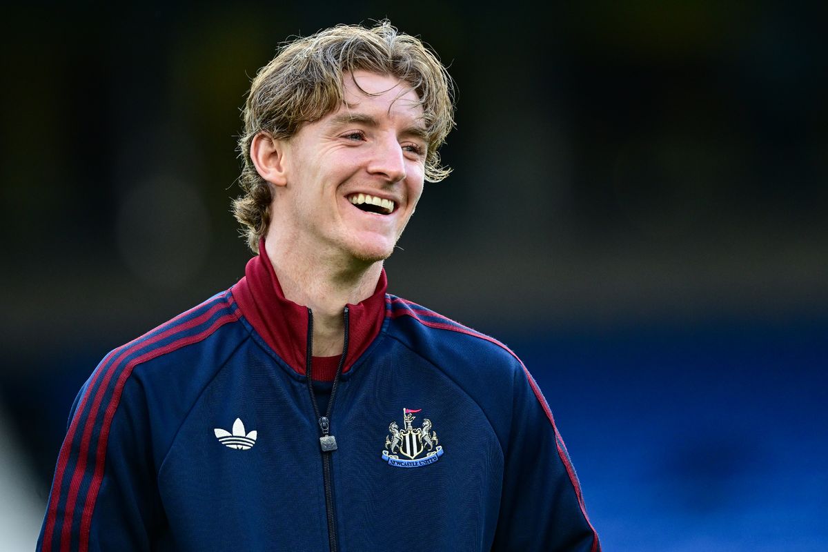 Anthony Gordon before a Newcastle United game