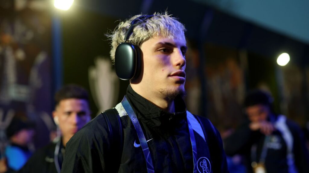 Chelsea line-ups for Everton as Cole Palmer decision made amid Alejandro Garnacho disagreement