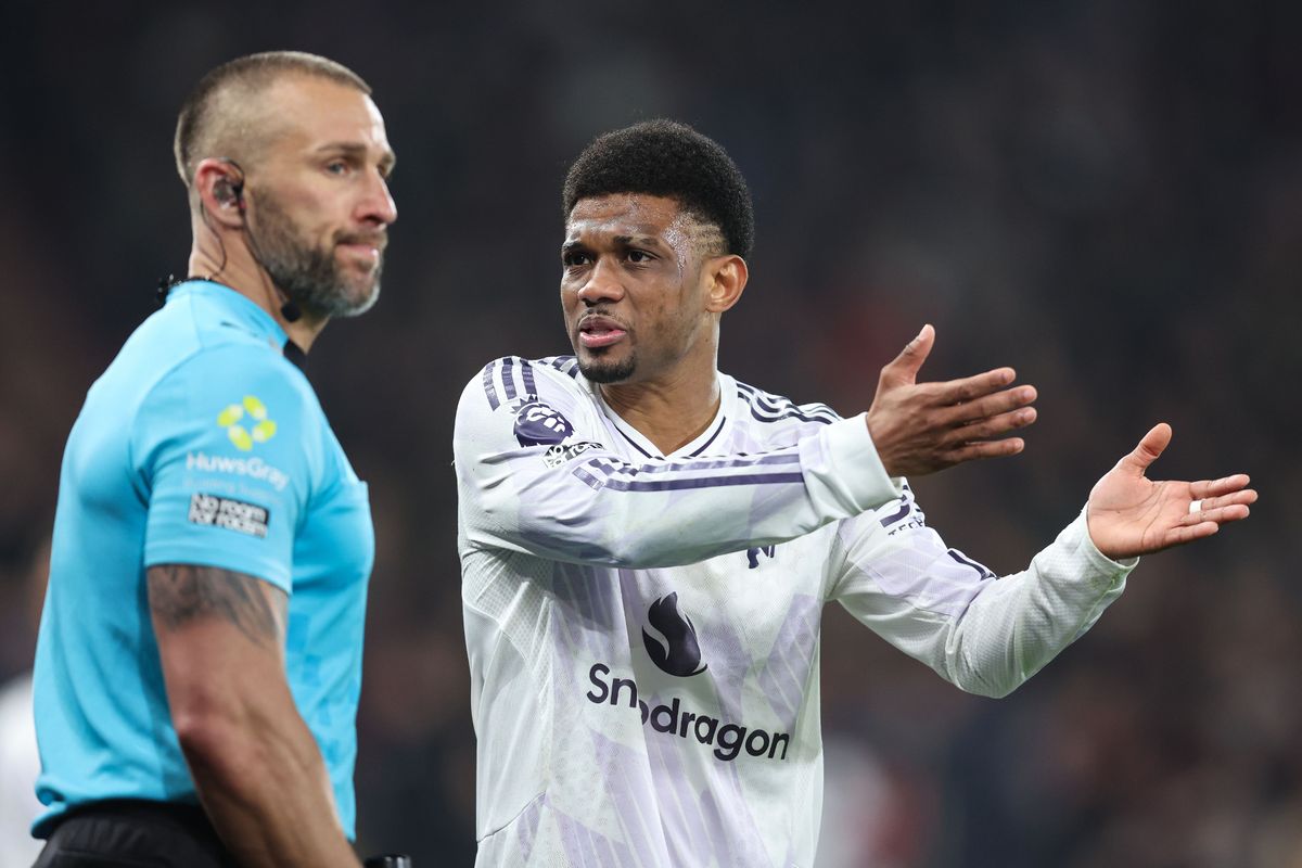 Amad protests with the assistant referee.