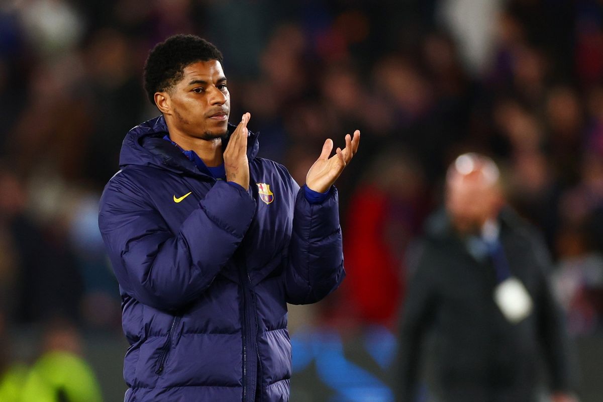 Marcus Rashford applauding Barcelona's fans