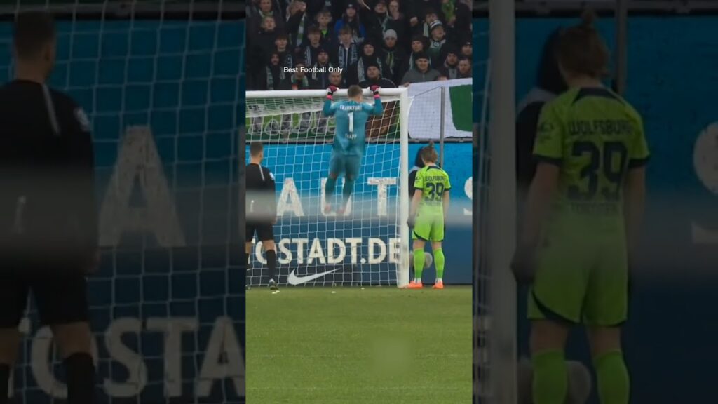 Kevin Trapp fixes the post himself. Very funny moment. #shorts #kevintrapp