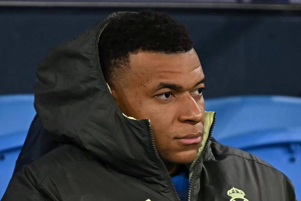 Kylian Mbappe’s knee injury misdiagnosed after Real Madrid staff scanned wrong leg