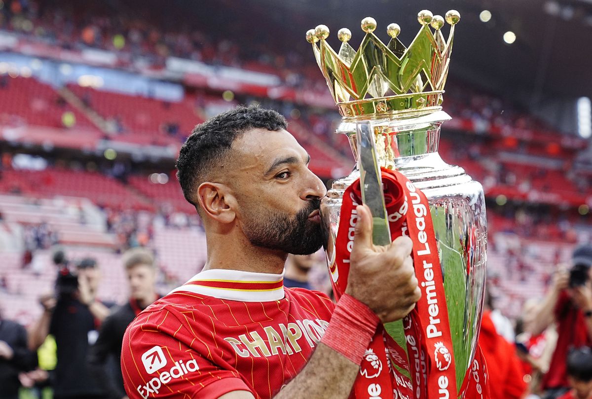 Mohamed Salah celebrates winning the 2024/25 Premier League title with Liverpool