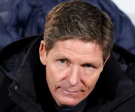 Crystal Palace manager Oliver Glasner looks on before the match